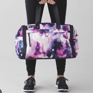 Lululemon duffle in Blooming Pixie print NEW NWOT rare!!